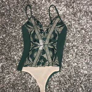 Windsor store green lace body suit